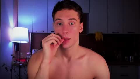 Snapshot of mell0wme chatting on February 10, 11:02 pm Mello online show from February 10, 11:02 pm