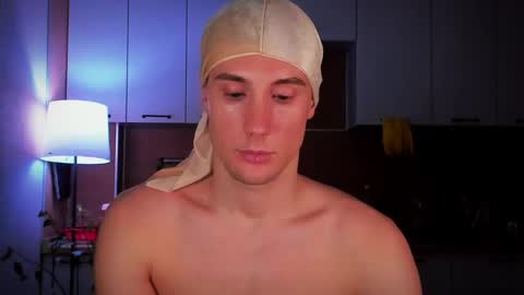 Snapshot of mell0wme chatting on February 11, 2:03 am Mello online show from February 11, 2:03 am