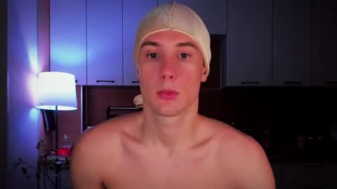 Snapshot of mell0wme chatting on February 18, 2:05 am Mello online show from February 18, 2:05 am