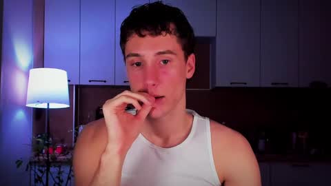 Snapshot of mell0wme chatting on February 22, 1:44 am Mello online show from February 22, 1:44 am