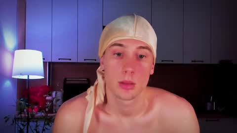 Snapshot of mell0wme chatting on February 23, 4:28 am Mello online show from February 23, 4:28 am