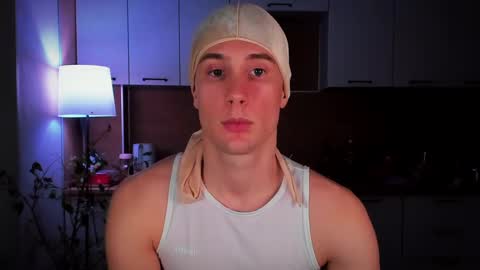 Snapshot of mell0wme chatting on February 26, 4:36 am Mello online show from February 26, 4:36 am