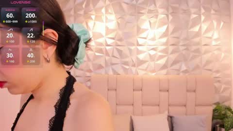 Snapshot of mell_muller chatting on April 18, 11:36 am Mell online show from April 18, 11:36 am
