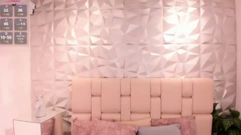 Snapshot of mell_muller chatting on April 30, 11:49 am Mell online show from April 30, 11:49 am