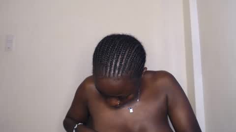 Snapshot of mellanin_pretty_ chatting on January 18, 7:23 am . online show from January 18, 7:23 am
