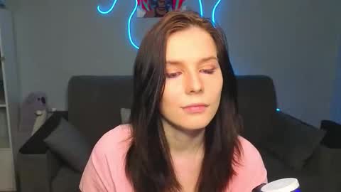 mellhyees online show from March 18, 5:05 pm