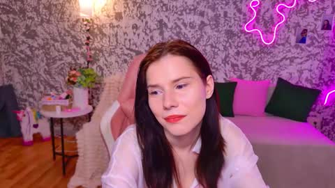 mellhyees online show from March 21, 4:21 pm