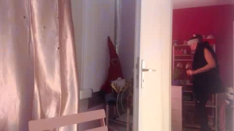 Snapshot of melli23 chatting on December 15, 4:44 pm Melli online show from December 15, 4:44 pm