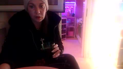Snapshot of melli23 chatting on December 20, 9:55 pm Melli online show from December 20, 9:55 pm