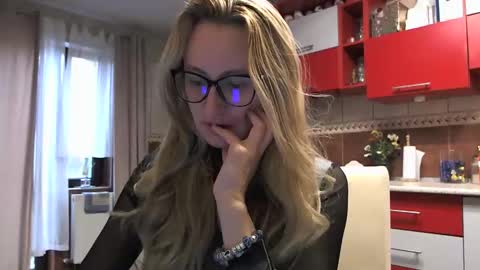 Melly online show from October 28, 7:23 am