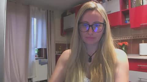 Melly online show from February 8, 9:02 am