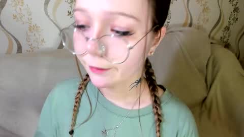 Snapshot of melmooon chatting on December 21, 8:10 am MelMooon online show from December 21, 8:10 am