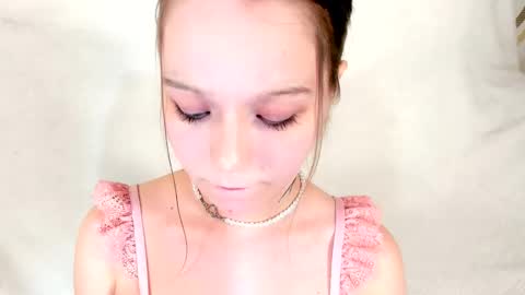 Snapshot of melmooon chatting on February 3, 1:27 pm MelMooon online show from February 3, 1:27 pm