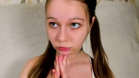 Snapshot of melmooon chatting on February 15, 8:16 pm MelMooon online show from February 15, 8:16 pm