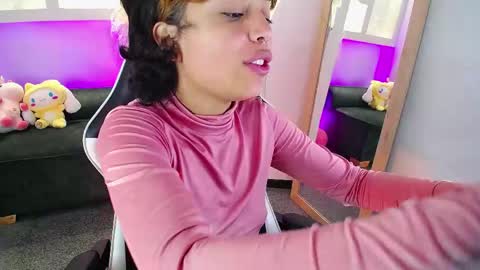 Snapshot of melody701583as chatting on May 4, 1:07 pm melody701583as online show from May 4, 1:07 pm
