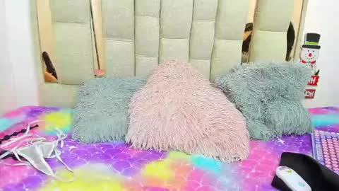 Snapshot of melodybonnet chatting on December 18, 4:20 am melody online show from December 18, 4:20 am