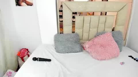 Snapshot of melodybonnet chatting on January 6, 8:14 am melody online show from January 6, 8:14 am