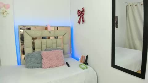 Snapshot of melodybonnet chatting on January 11, 12:55 am melody online show from January 11, 12:55 am