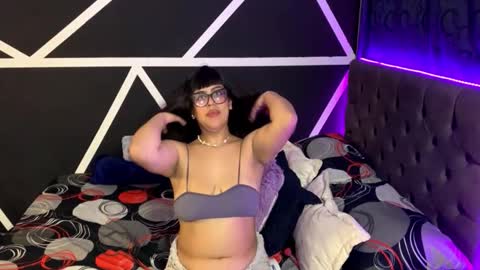 Snapshot of melodydreams1520 chatting on October 8, 5:16 am melodydreams1520 online show from October 8, 5:16 am