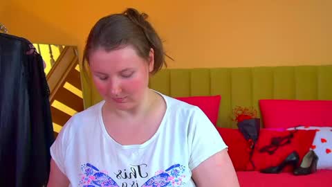 Snapshot of melodymoores chatting on May 2, 6:51 am Melody online show from May 2, 6:51 am