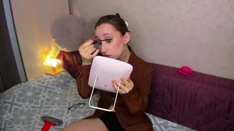 Snapshot of melodyoflovee chatting on May 11, 11:46 pm Kaylie online show from May 11, 11:46 pm