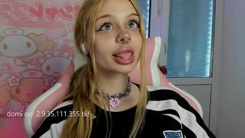 Snapshot of melonipinkbb chatting on May 4, 6:31 am MELONI online show from May 4, 6:31 am