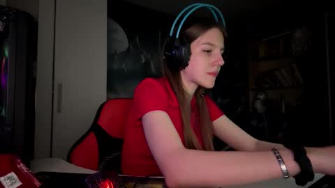 Hi Im Aria 18 years old online show from October 5, 12:14 pm