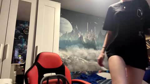 Hi Im Aria 18 years old online show from October 10, 12:15 pm