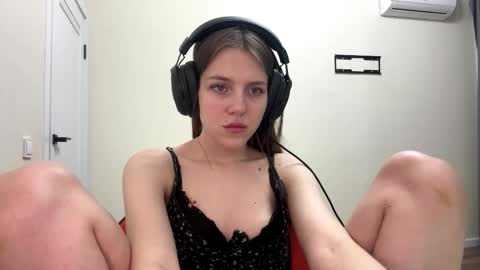 Hi Im Aria 18 years old online show from February 4, 7:31 pm