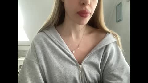 Melodie Sweet online show from February 8, 9:45 am