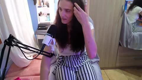 Snapshot of memisecrets chatting on October 25, 5:30 pm Megumi  Aina online show from October 25, 5:30 pm