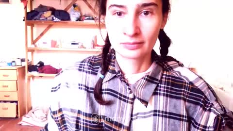 Snapshot of memorningdew chatting on January 1, 9:17 am Yummygirl online show from January 1, 9:17 am