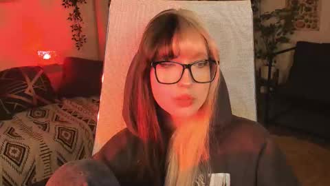 Mia online show from October 23, 4:06 pm