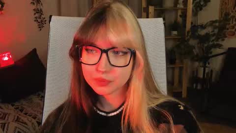 Mia online show from October 29, 2:52 pm