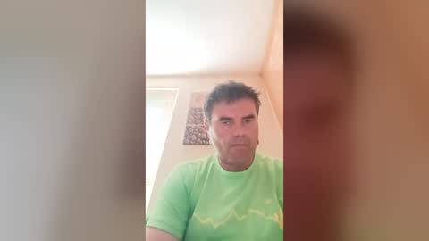 Snapshot of menlav72 chatting on June 29, 1:11 pm menlav72 online show from June 29, 1:11 pm