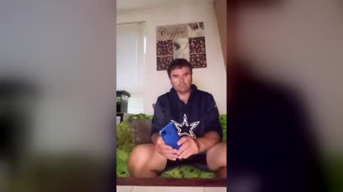 Snapshot of menlav72 chatting on July 6, 6:43 pm menlav72 online show from July 6, 6:43 pm