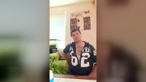 Snapshot of menlav72 chatting on July 8, 4:11 pm menlav72 online show from July 8, 4:11 pm