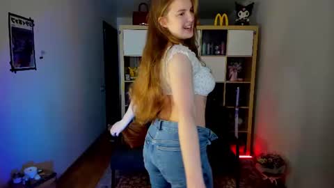 Snapshot of meow_k1tty chatting on June 24, 6:23 am Flora Next stream November 17th at 6 GMT online show from June 24, 6:23 am