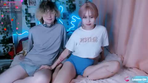 Snapshot of meow_on_da_cam chatting on October 28, 5:48 pm meow_on_da_cam online show from October 28, 5:48 pm