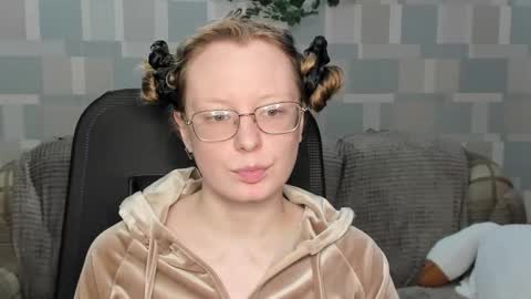 meowcr online show from December 18, 2:39 am