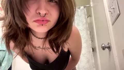 Snapshot of meowmeowkitti69 chatting on November 5, 8:42 pm meowmeowkitti69 online show from November 5, 8:42 pm