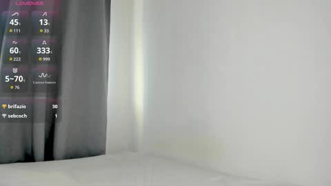 Snapshot of mercedescutee chatting on December 19, 12:45 pm mercedescutee online show from December 19, 12:45 pm