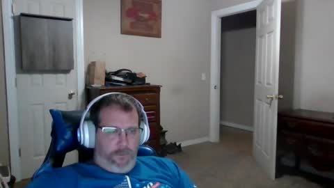 Snapshot of mercer1977 chatting on July 6, 6:32 pm mercer1977 online show from July 6, 6:32 pm