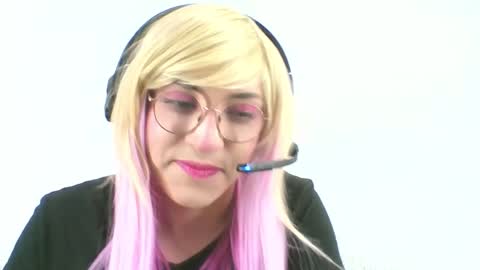 Snapshot of mercie_11 chatting on October 10, 3:05 am MERCIE online show from October 10, 3:05 am
