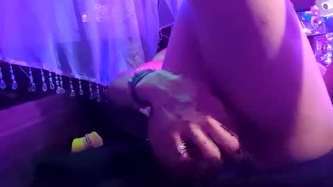 gurlnips online show from November 4, 4:33 am