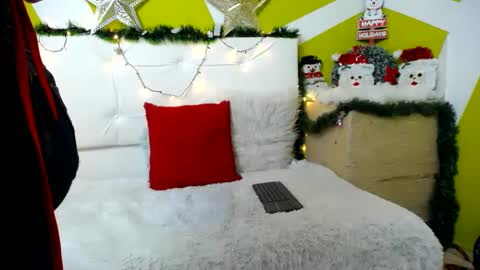 Snapshot of merlinaadams_ chatting on December 6, 9:13 pm Merlina online show from December 6, 9:13 pm