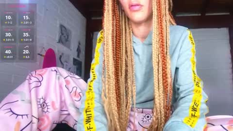 AURORA online show from December 17, 8:32 pm