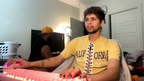 Snapshot of merlinharriss chatting on February 17, 8:26 pm Merlinz Magic online show from February 17, 8:26 pm