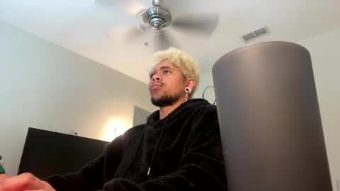 Snapshot of merlinharriss chatting on February 28, 6:31 pm Merlinz Magic online show from February 28, 6:31 pm