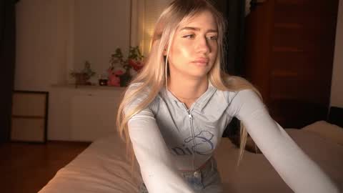 Lara OFFLINE  online show from April 11, 7:18 pm